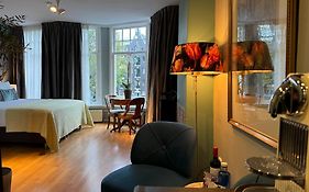 Décor Canal House